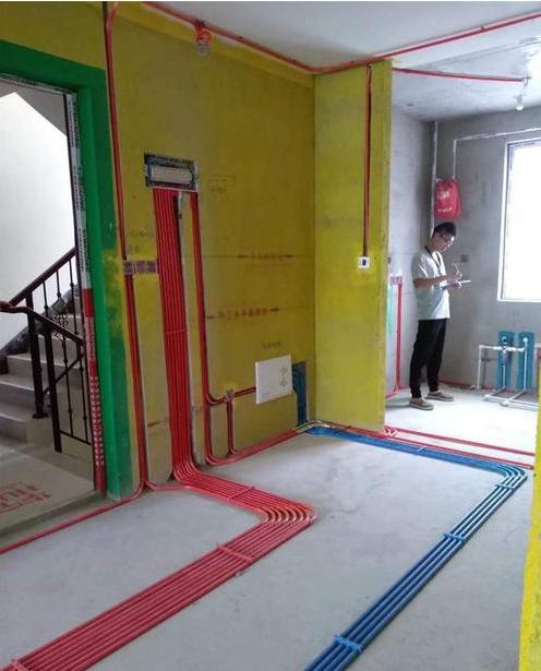 装修水管走顶还是走地,装修水管是走地还是走顶