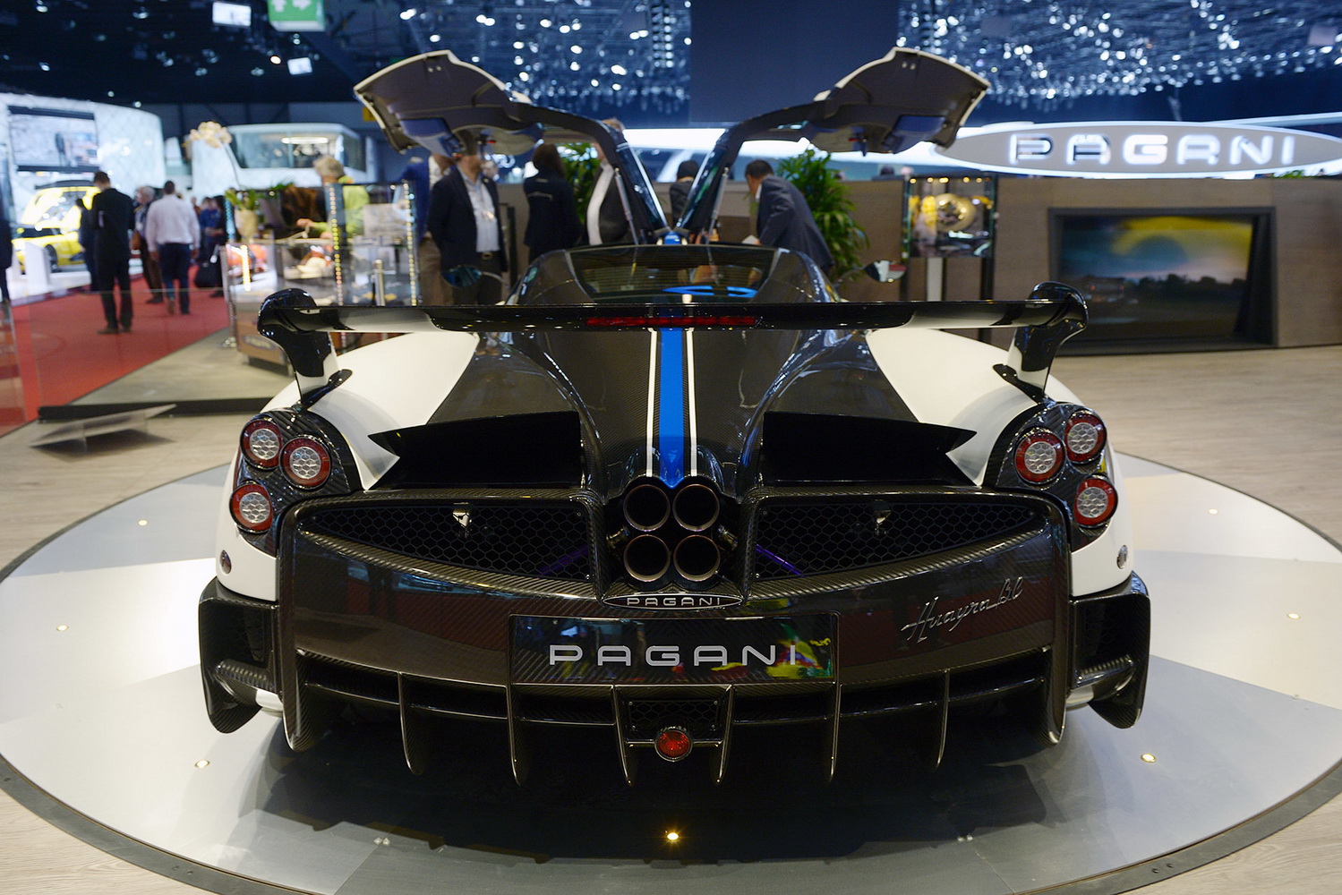 买钥匙送车,豪车钥匙为什么是最贵的零件