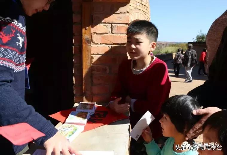 太热闹!弥勒花海、人海、车海、舞海...这些人上镜了!