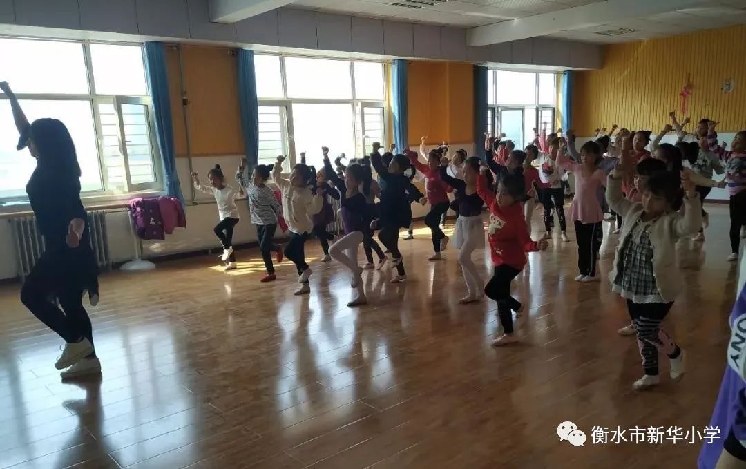 儿童学校兴趣小组,学校有三个兴趣小组共有学生180人