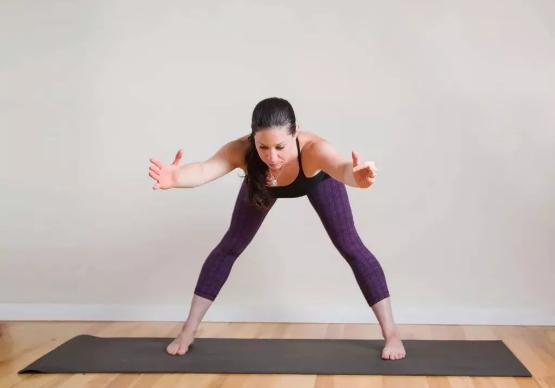 为什么有的人站立体前屈很艰难,站立体前屈立不下去