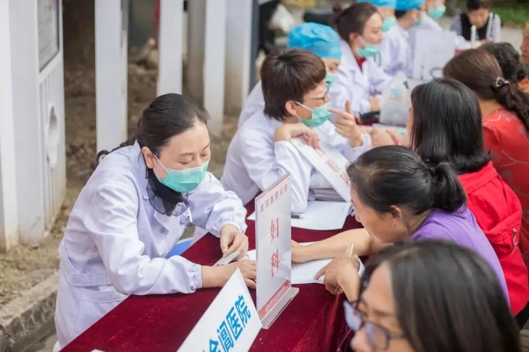 市中医院开展大型义诊活动,市中医院的义诊活动