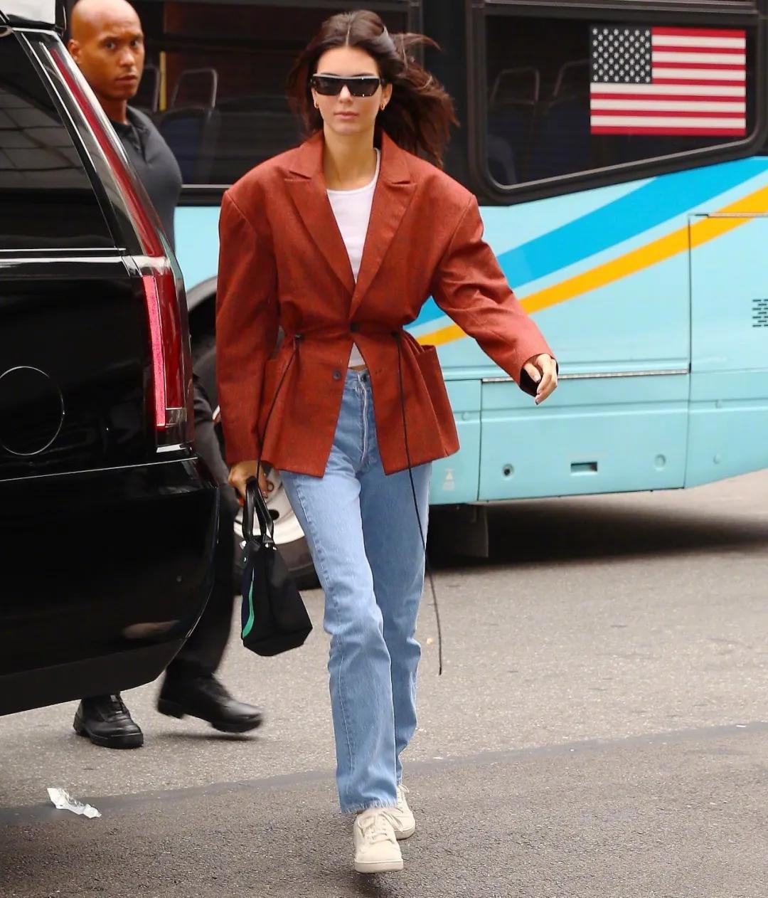 一套西装又正式又休闲,30-35岁女性春季穿搭西装