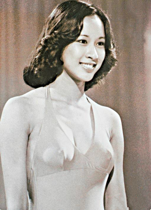 作为霍英东长子，他培养了霍启刚，却与“香港小姐”朱玲玲离婚