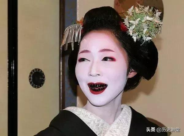 历史上那些审美陋习,古代病态审美束腰裹脚