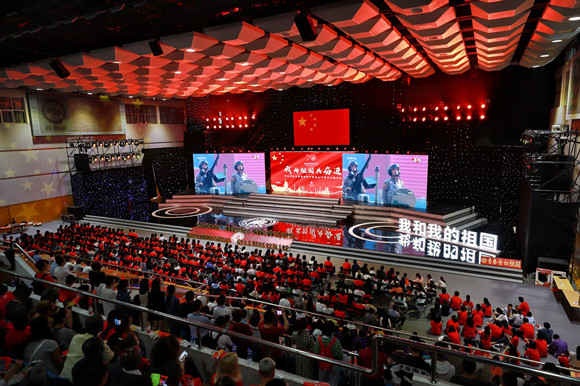 大学观看国庆70周年阅兵仪式,全国高校师生收看国庆阅兵