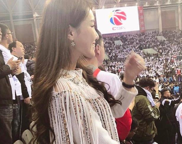 男篮第一控卫郭艾伦,第一控卫郭艾伦