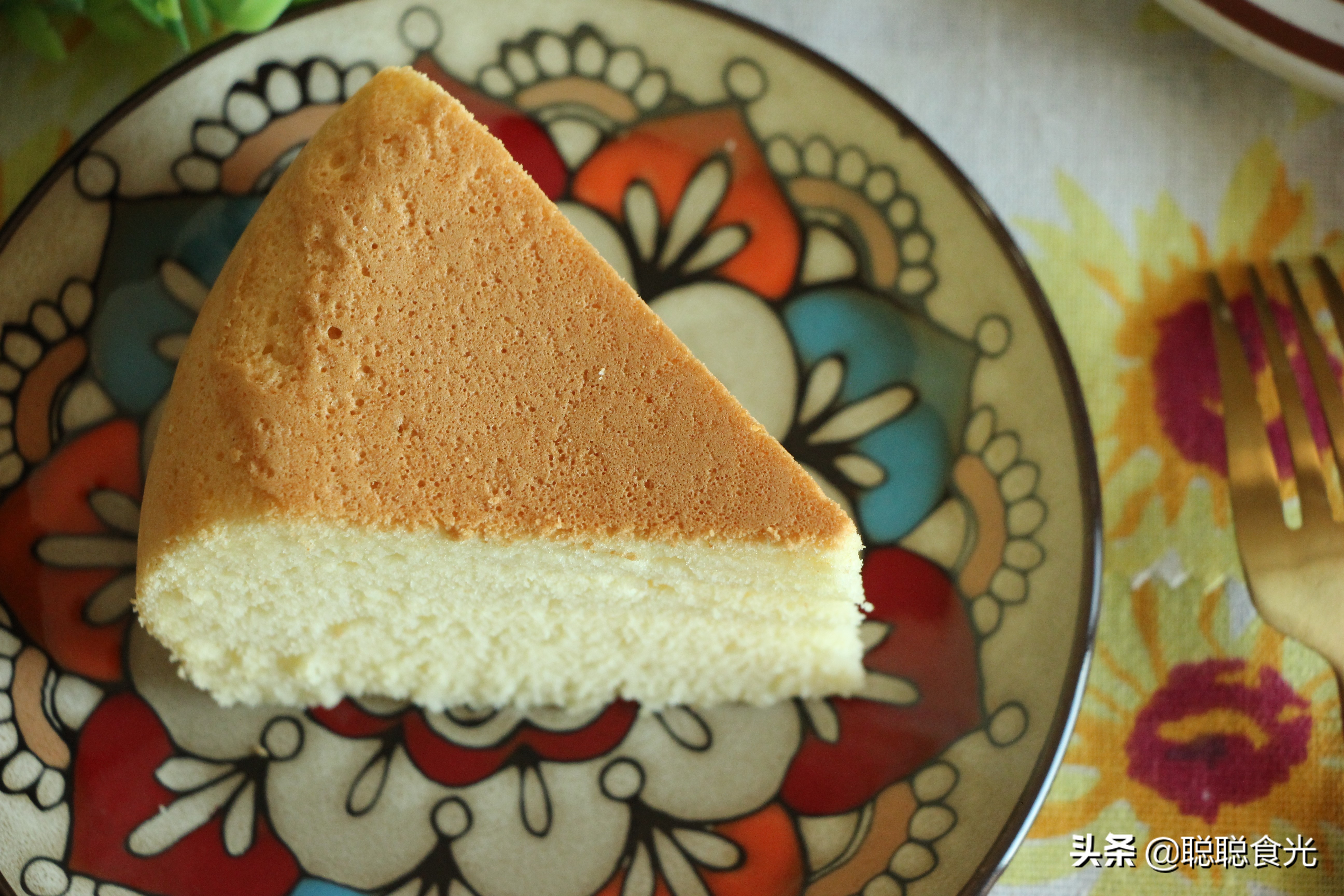 用电饭锅鸡蛋做蛋糕最简单的过程,只用鸡蛋和面粉用电饭锅做蛋糕