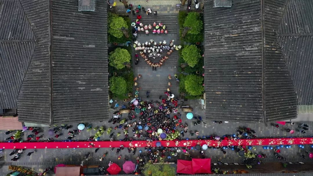 5万人PK酒量饭量胆量!这个饭局水陆两栖震撼上天