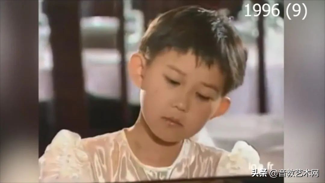 王羽佳14岁弹琴视频,王羽佳8岁钢琴演奏视频