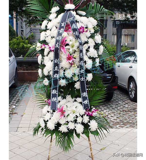 一个花圈大概多少钱成本,一个花圈多少钱