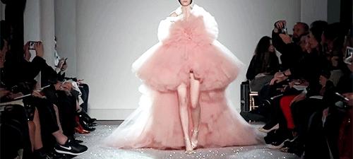 盛典集聚，明星身上百万级别的「高定礼服」，都有哪些“秘密”？