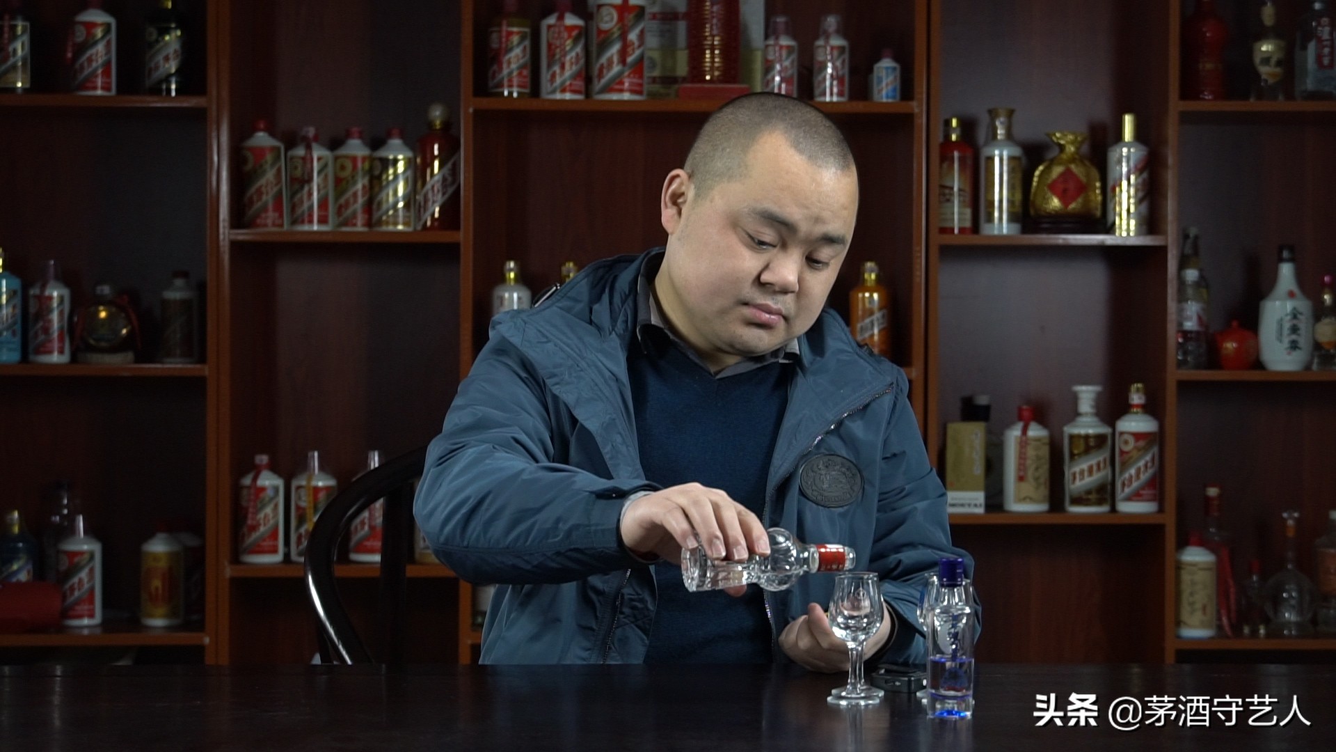 茅酒守艺人探店视频,茅酒守艺人习酒窖藏1988