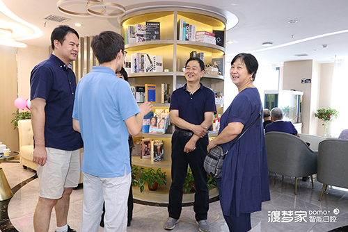 民建西安老龄委走进渡梦家口腔健康知识公益讲座