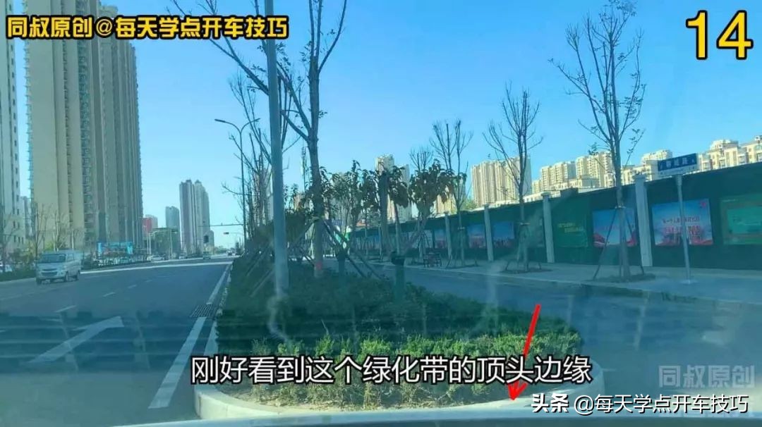 中间车道右拐弯压实线会不会违章,前车道压实线变道违法吗