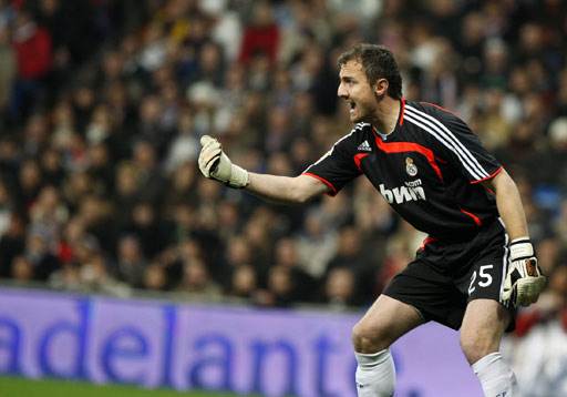 精准长传和低空传球,皮尔洛销魂长传