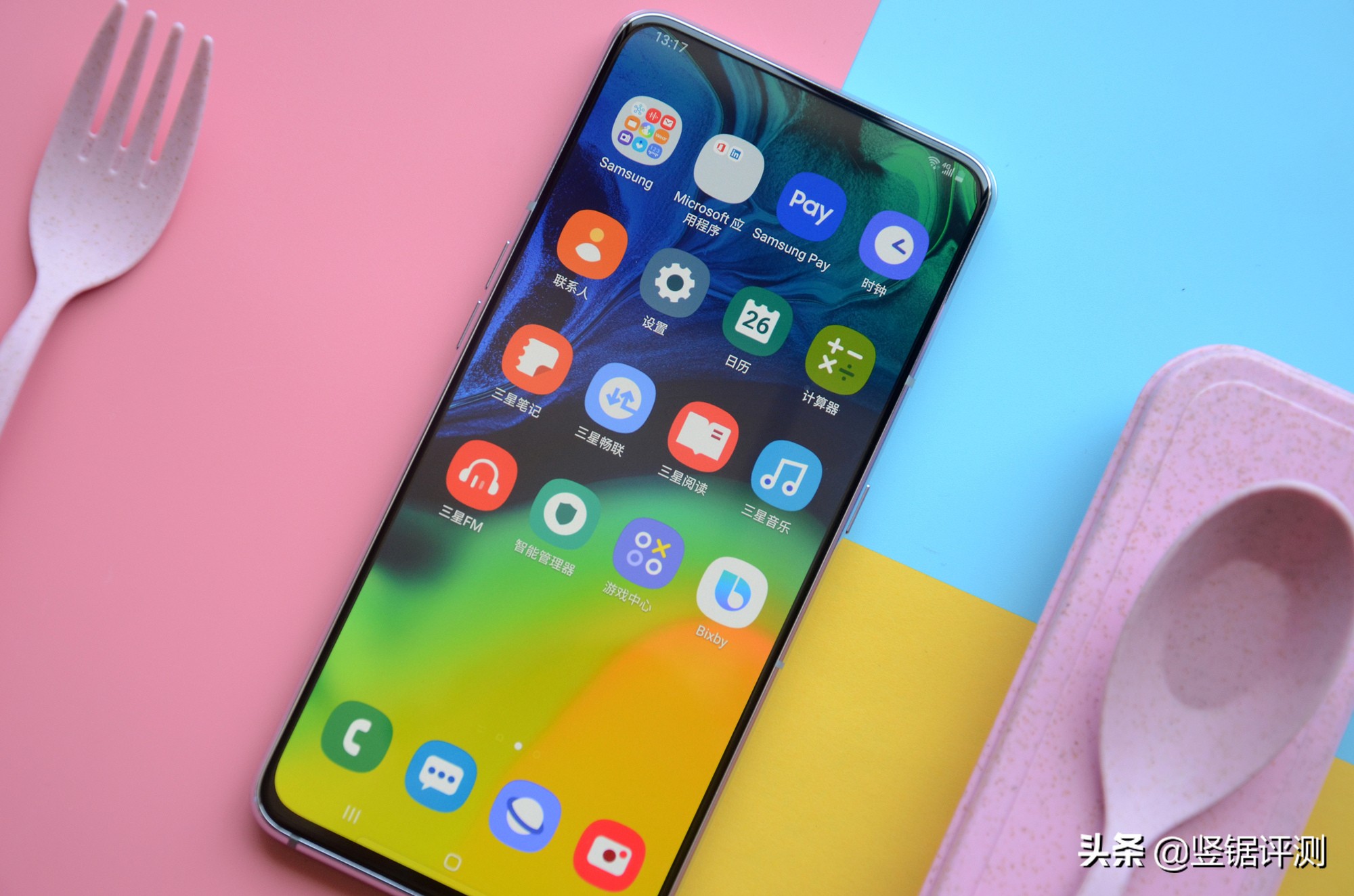 三星A80深度评测，6.7英寸全面屏，旋转摄像头设计