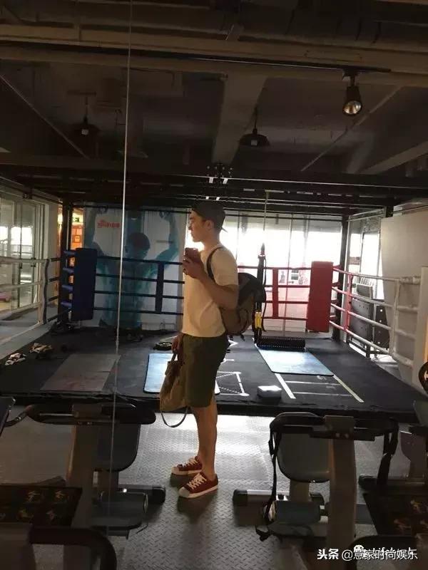 现在的男士衣服多少钱,男人穿多少钱的衣服