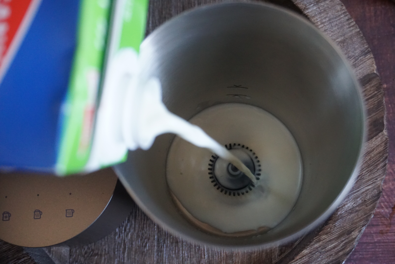 黑白淡奶红茶咖啡怎么做,cafe咖啡教程