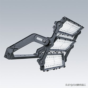 标准的足球场灯光是怎么布置的,欧冠决赛球场是怎么定的