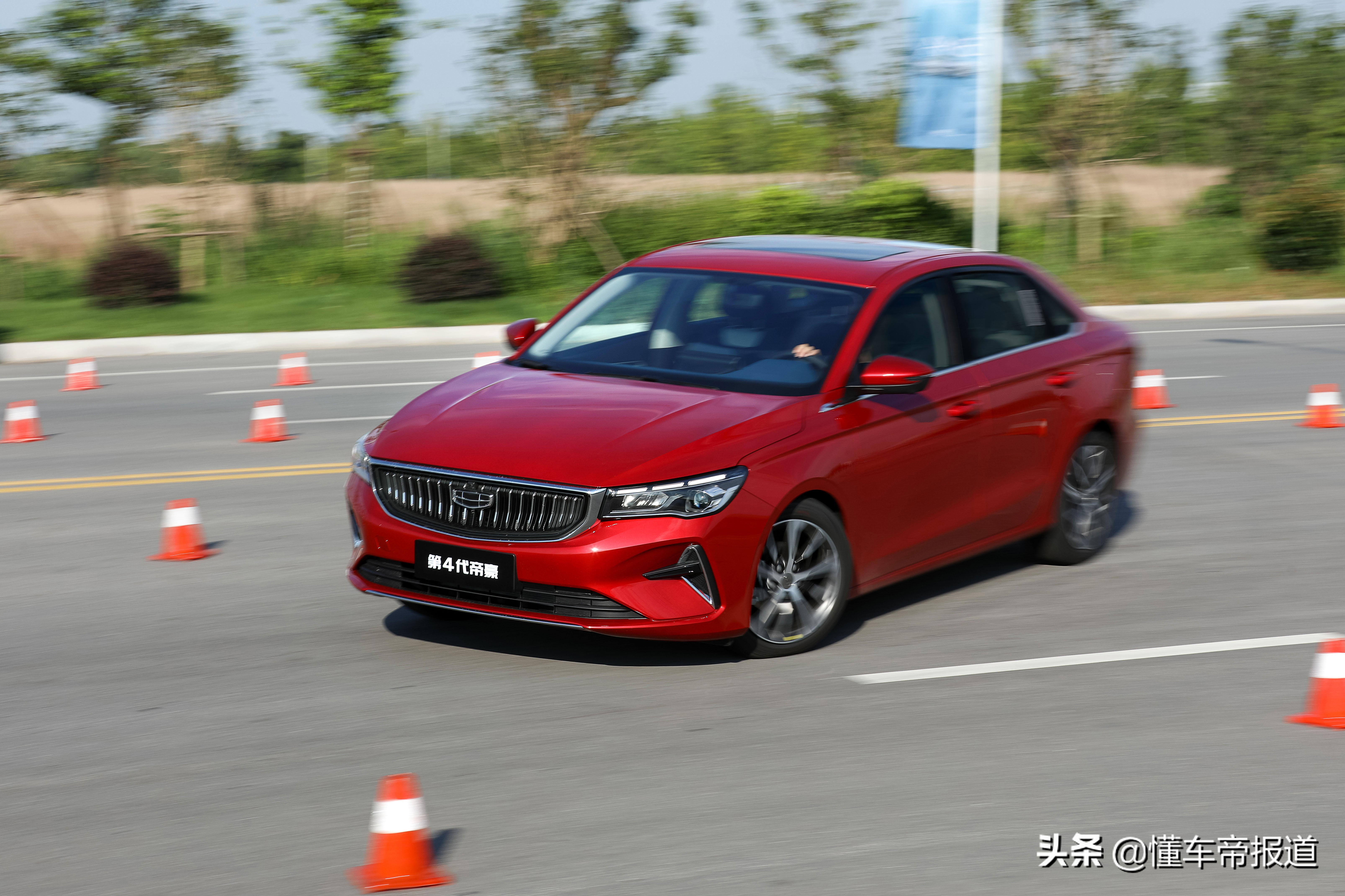 吉利帝豪第四代盘山公路试驾,新车内饰最好的汽车