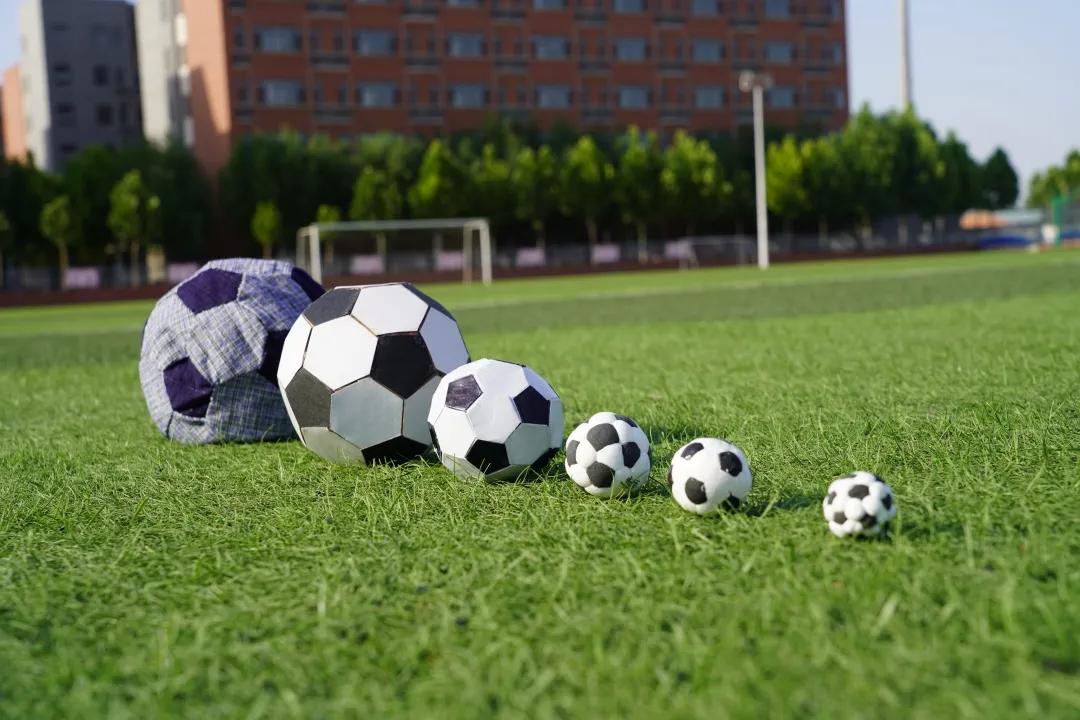 足球diy绘画儿童,绘画足球内马尔