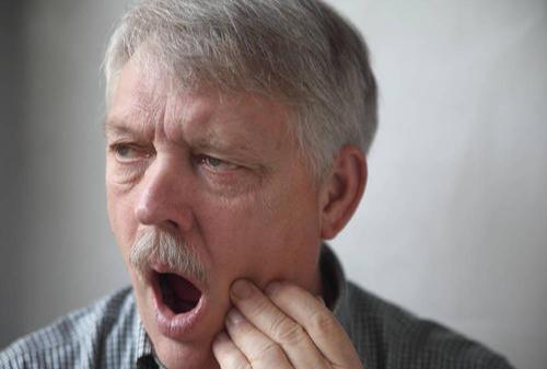 前牙深覆盖是绝症吗,前牙深覆盖是由什么原因引起的