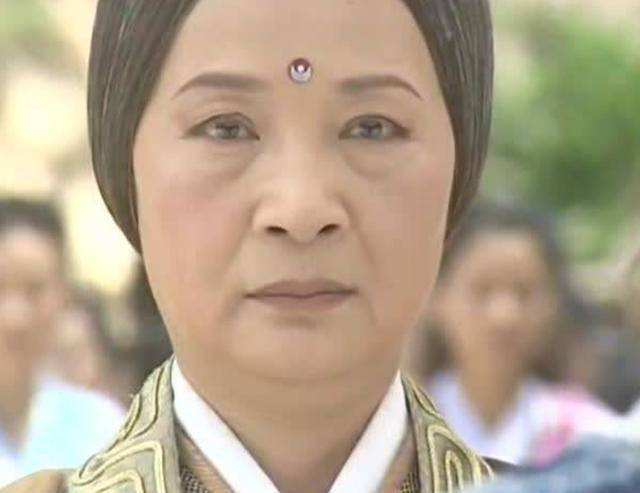 为什么灭绝师太武功那么低还那么嚣张？