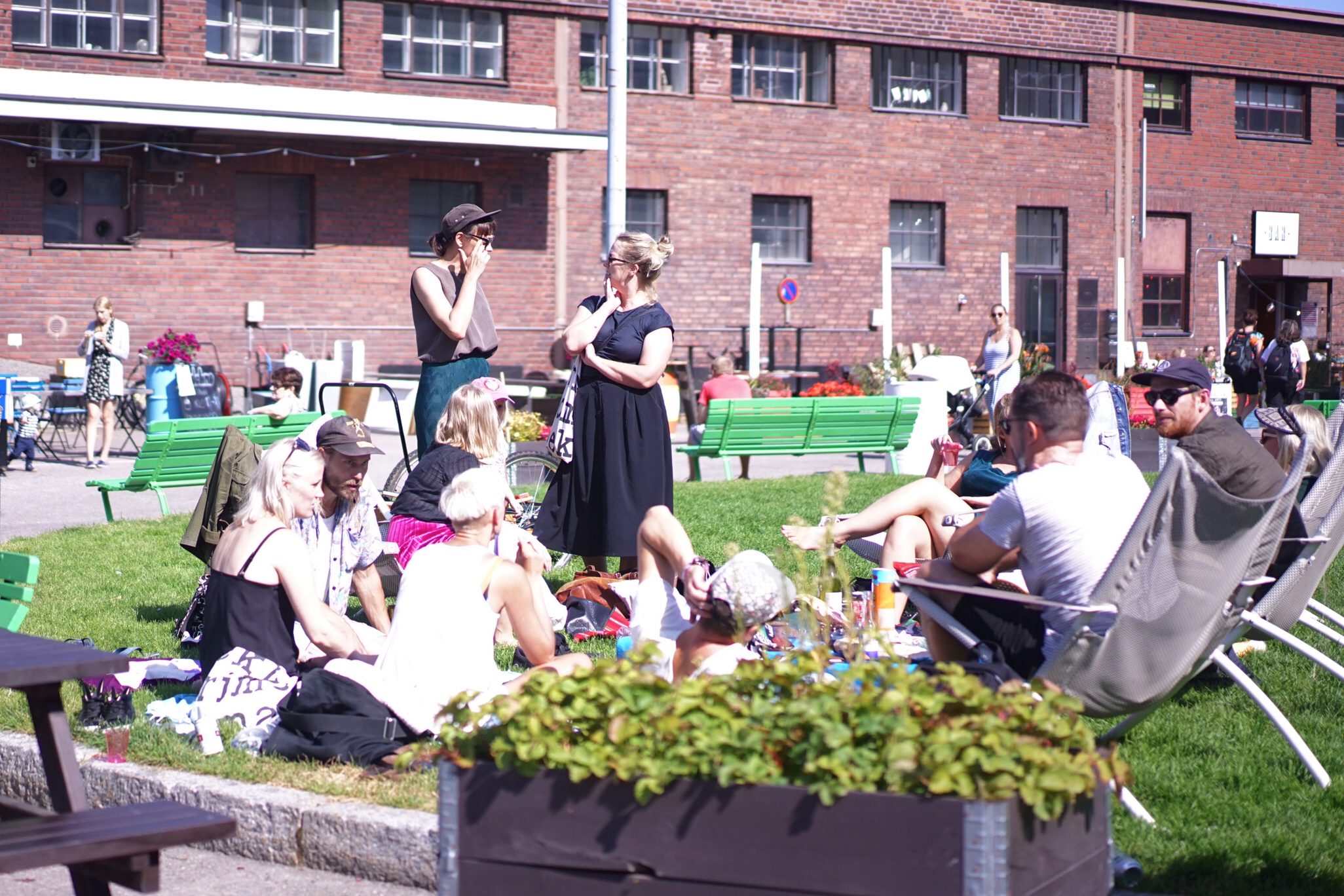 为什么欧洲国家都很喜欢铺草坪,欧洲人为什么喜欢草坪