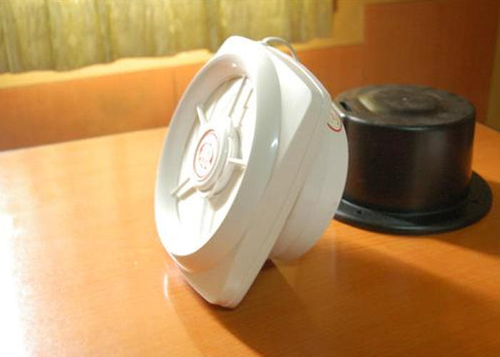 浴室排气扇如何换气,浴室是安装排气扇还是换气扇