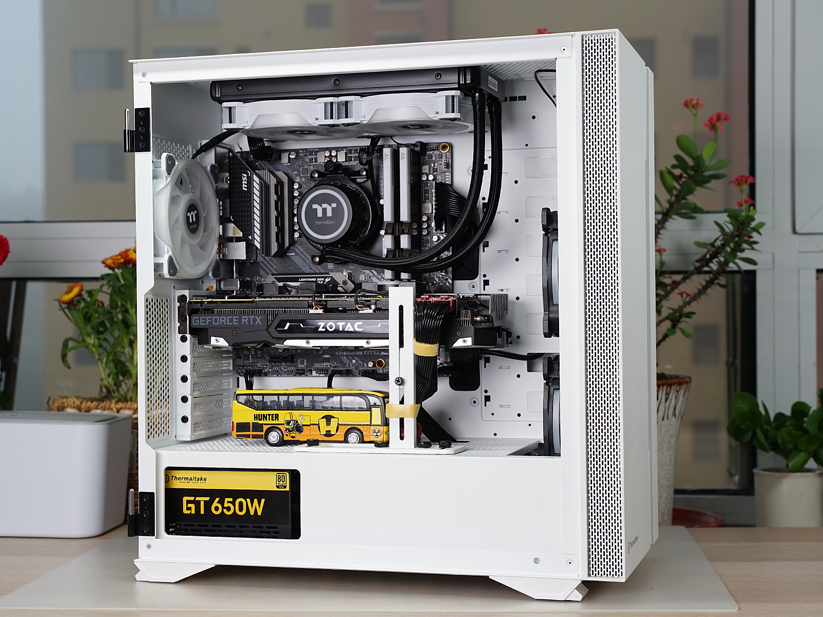 秀桌面：送老婆RGB全家桶PC，钱都花在光效上的感觉真棒