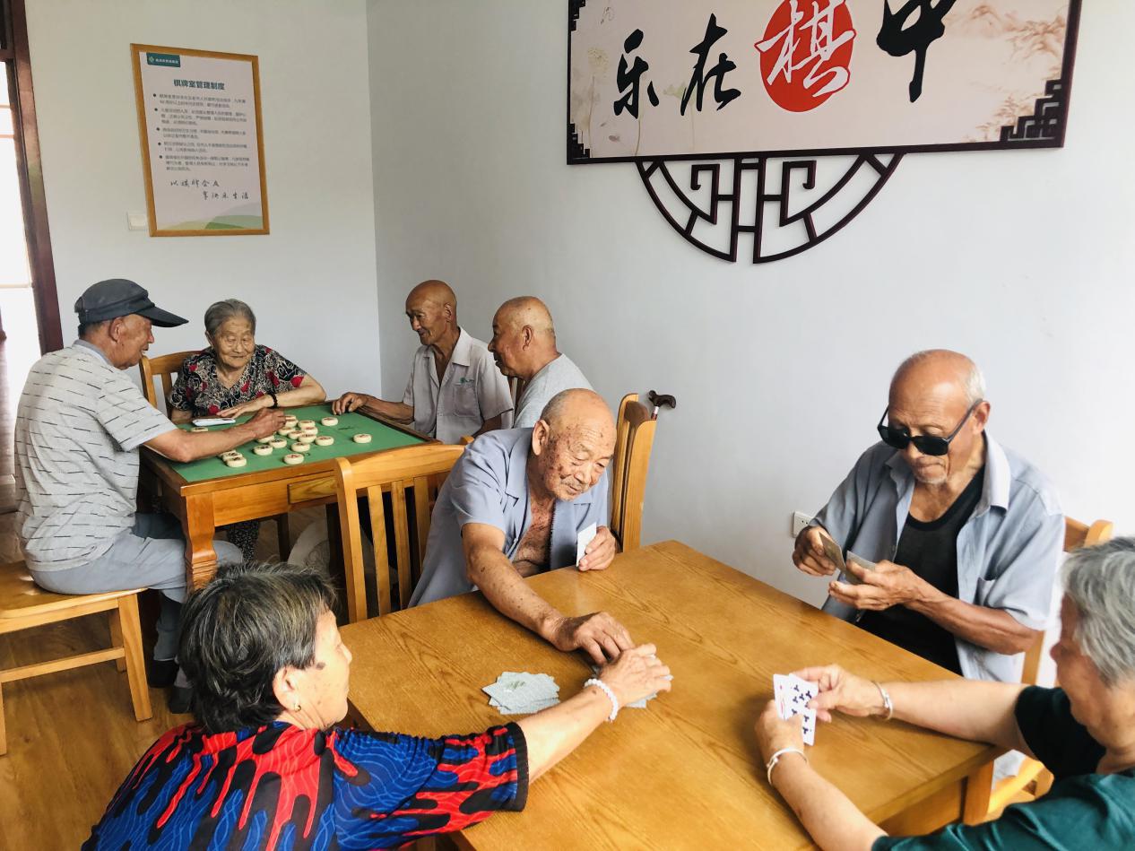 探访泊里镇董*庄大**社区，感受居家养老服务中心荡漾的爱意和欢乐