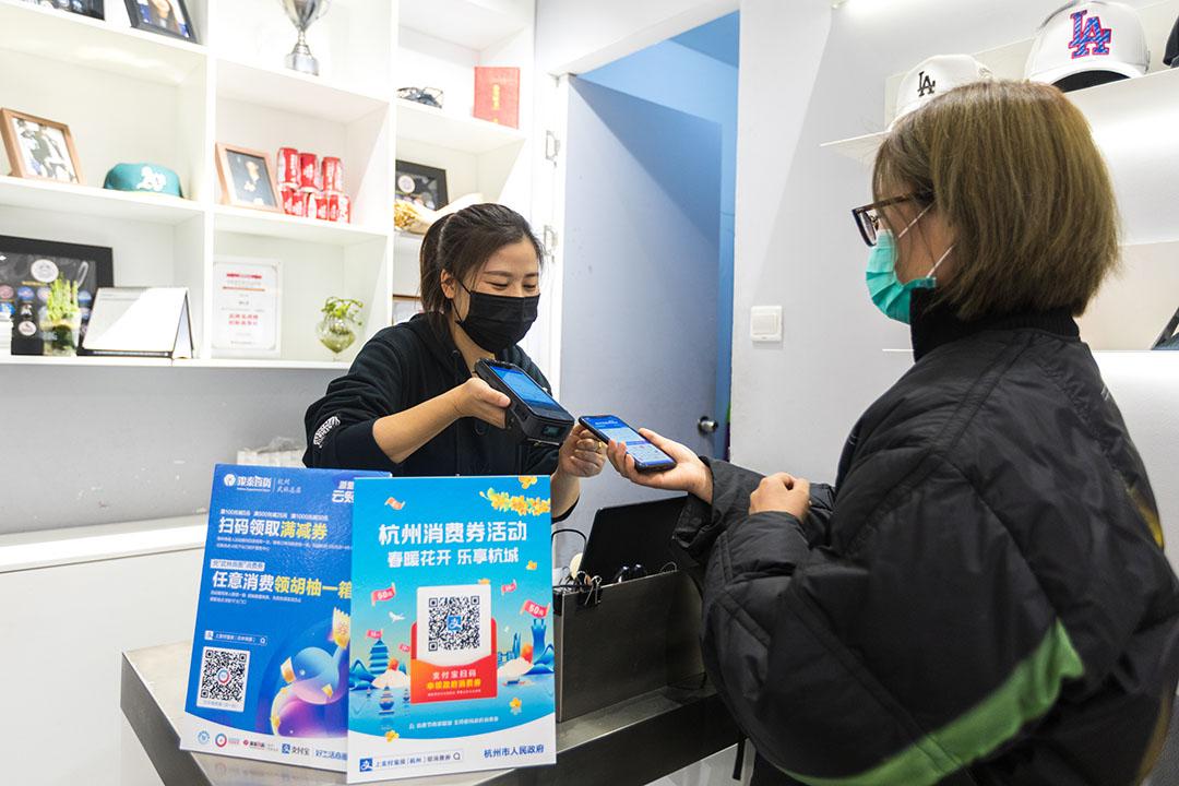 500元雅诗兰黛仅需244杭州消费券你用了吗？商场花式优惠大从竞争到抱圈取暖杭城客流、销售双回升