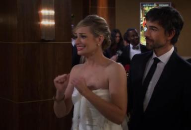 破产姐妹：害卡洛琳红毯出糗，不赔偿礼裙，博比到底爱不爱卡洛琳