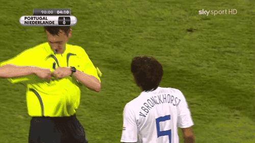 16张黄牌四张红牌的比赛,16张黄牌4张红牌裁判