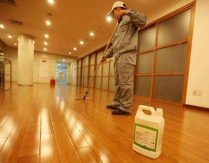 怎样给地板打蜡最好看,地板打蜡的制作方法