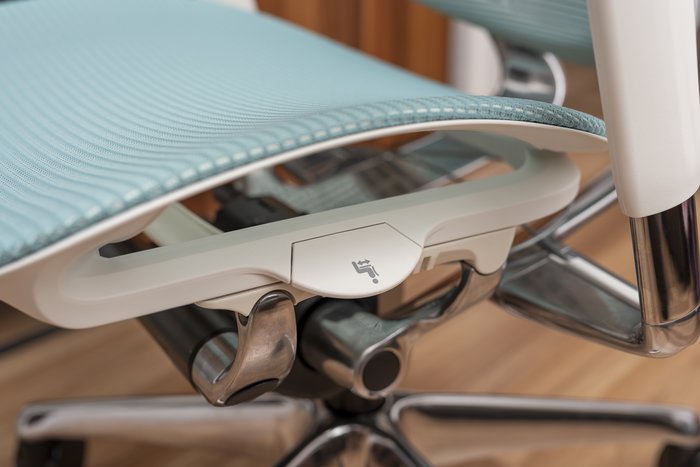 这把“无间道”椅凭什么敢卖到过万冈村Contessa2代