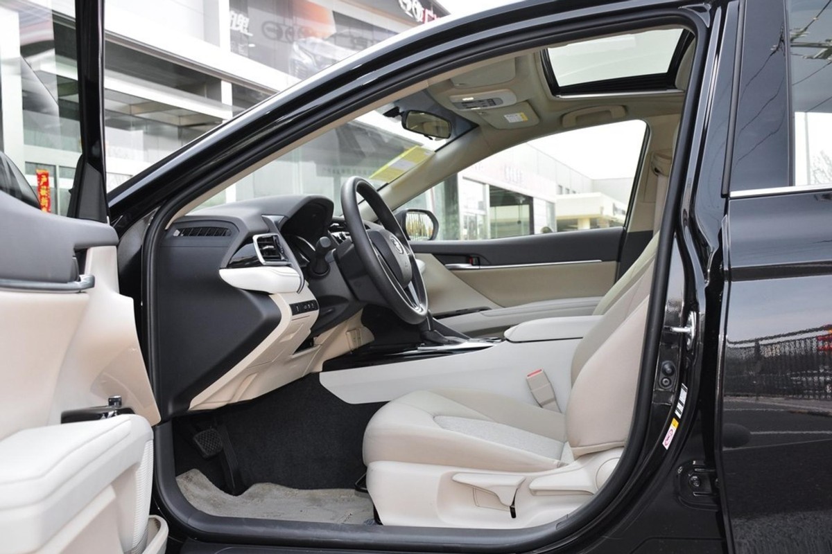 凯美瑞方向盘皮掉皮什么原因,凯美瑞方向盘开裂免费换