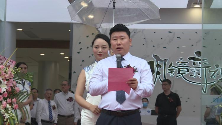 打着雨伞排着队!南充嘉陵昨天开业的这家医院竟然这样受欢迎……