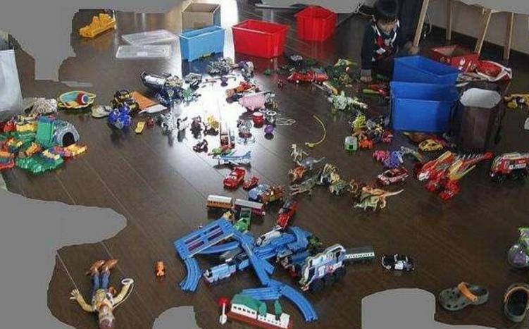 宝宝不像爸爸也不像妈妈正常吗,宝宝不像爸爸是亲生的吗