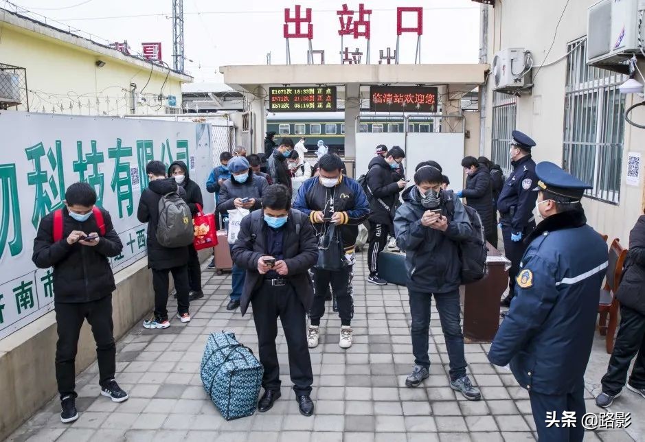 抗击疫情守护平安摄影征稿,战疫情保春运铁路警察在行动