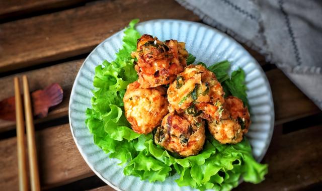 怎么炸肉丸子酥软好吃,怎么炸出又酥又脆的丸子