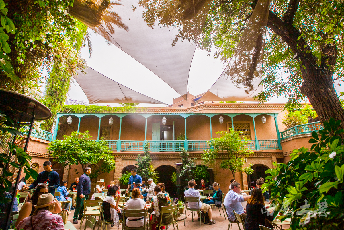 伊夫圣罗兰何时逝世,伊夫圣罗兰葬礼