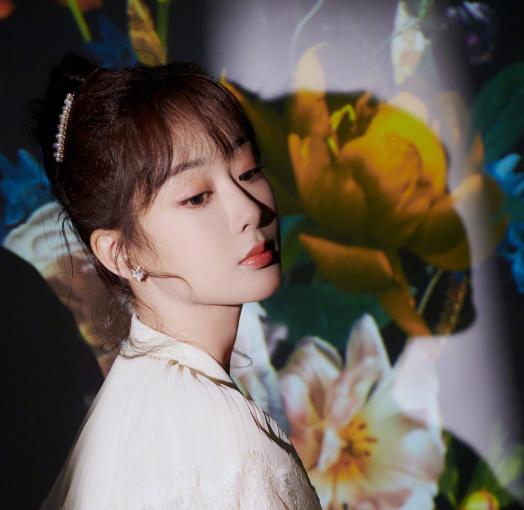 微笑唇是属于好看的唇形,嘟嘟唇适合的唇形