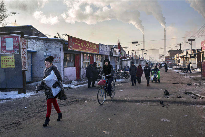 从煤炭价格“*轨双**制”结束后的一夜暴富，到“煤改”后的变故，山西煤运货车司机见证了足够戏剧性的一幕幕