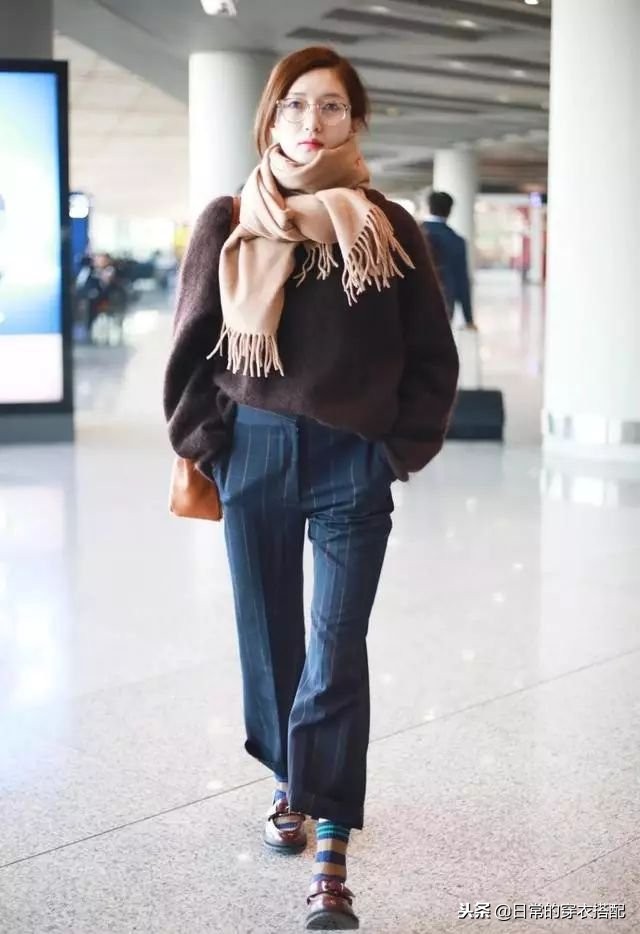 来看机场女王杨幂穿搭,杨幂穿搭机场秀