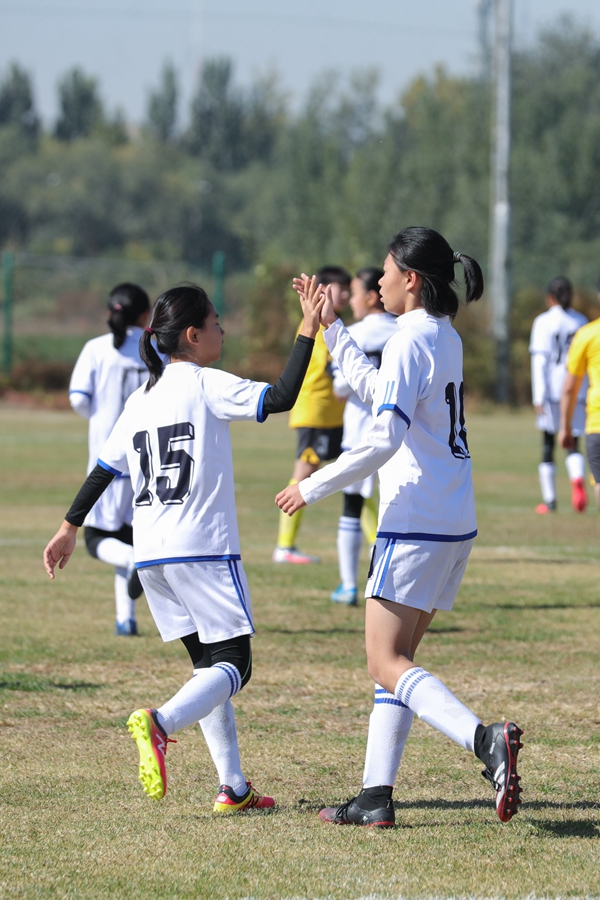 以梦为马歌唱比赛,以梦为马校园合唱视频