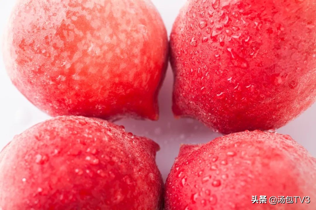 碱面洗桃子变黑是怎么回事,用食用碱洗桃子变黑还能吃吗