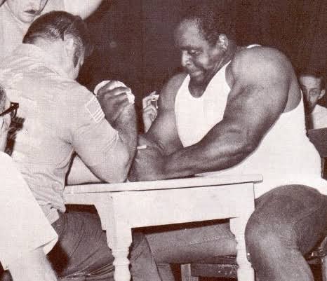 被人遗忘的卧推之王，从囚犯到世界冠军-吉姆·威廉姆斯