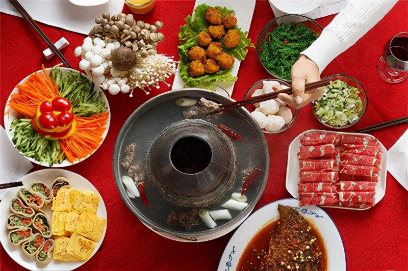 旋转小火锅设备全套多少钱,旋转小火锅